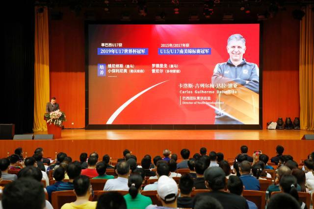 世界杯客户端更新说明-吉列尔梅自信满满：我一定能培养出国际水平球员